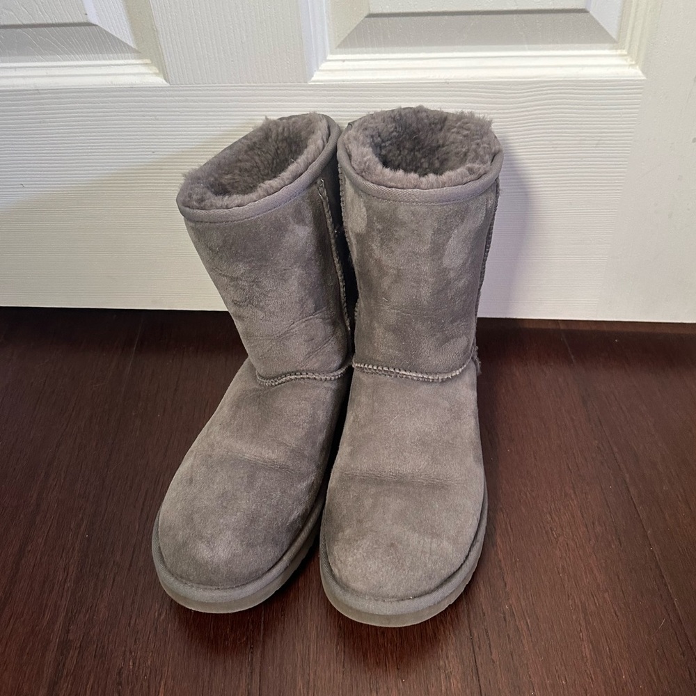 Women’s Grey Ugg Boots - size 8 - classic short